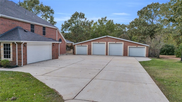 exterior space featuring a lawn