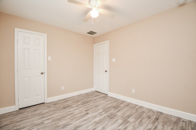 empty room with light hardwood / wood-style floors and ceiling fan