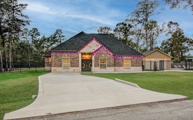 view of front facade with a front yard