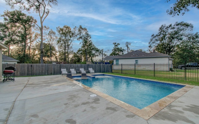 view of swimming pool featuring a patio