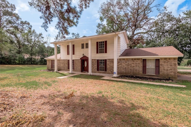 view of front facade featuring a front yard