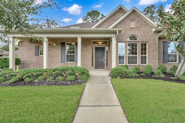 view of front of house featuring a front yard