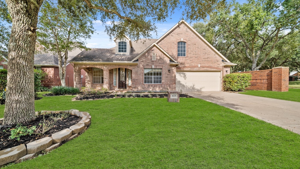 view of front of home with a front lawn and a garage