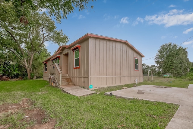 view of side of property with a lawn