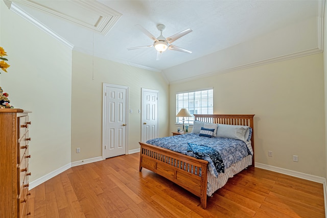 bedroom featuring ornamental molding, light hardwood / wood-style flooring, lofted ceiling, and ceiling fan