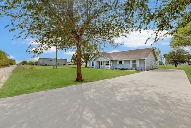 ranch-style house featuring a front lawn