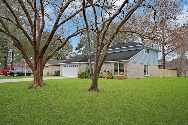 view of front of property featuring a front lawn and a garage