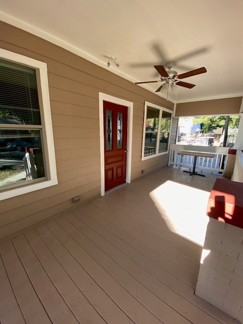 deck with ceiling fan