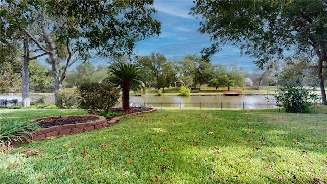 view of yard featuring a water view