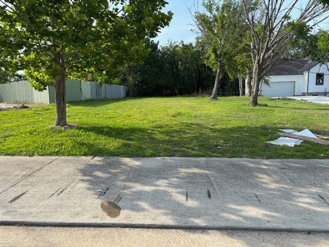 Listing photo 2 for 1702 Carolina St, Baytown TX 77520