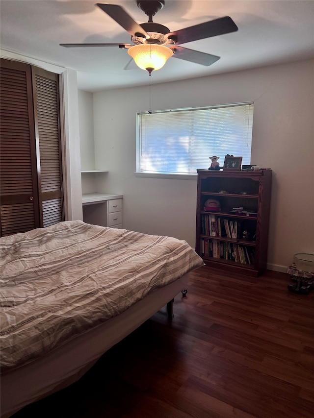 bedroom with ceiling fan, dark hardwood / wood-style floors, and a closet