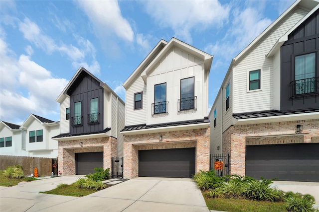 townhome / multi-family property featuring a garage