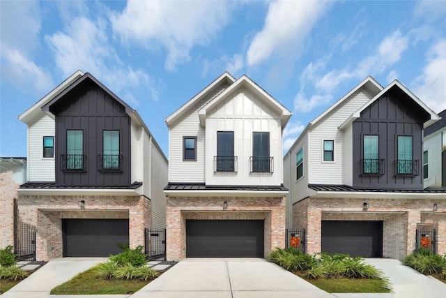 townhome / multi-family property featuring a garage