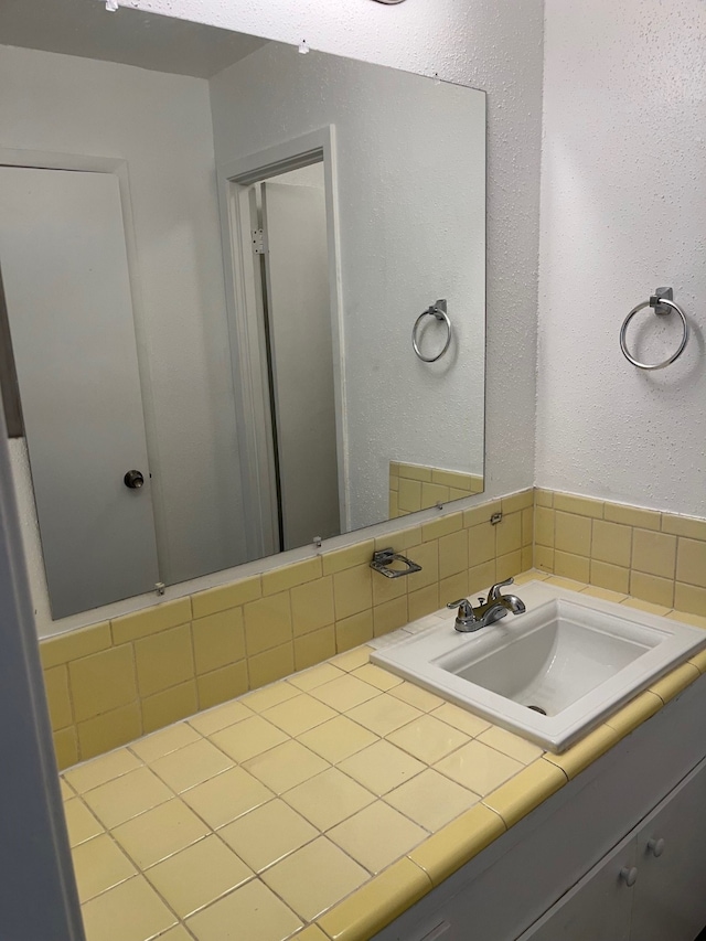 bathroom with vanity and backsplash