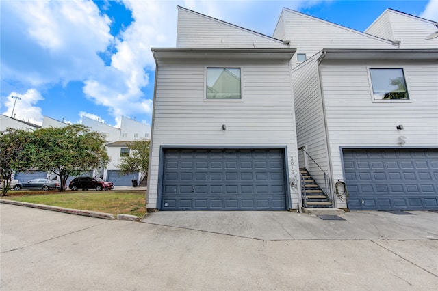 view of front facade featuring a garage