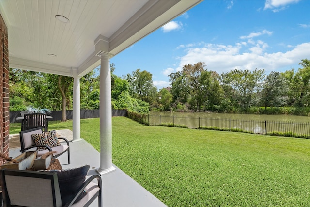 view of yard featuring a patio area