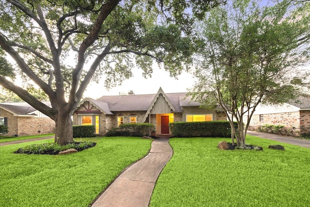 view of front of property with a front lawn