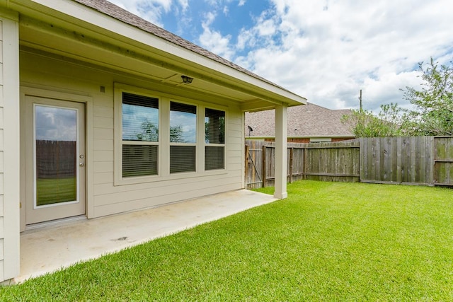 view of yard with a patio