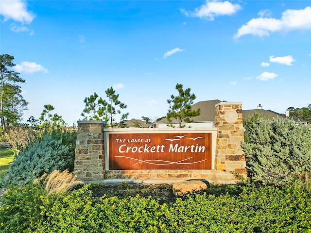 view of community / neighborhood sign