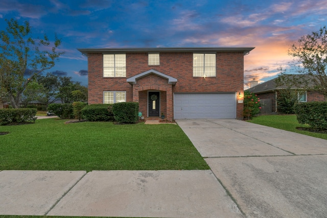 view of front property featuring a lawn and a garage