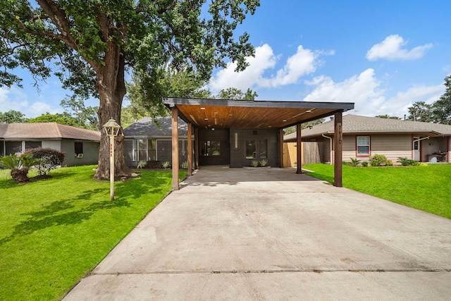 view of front of house featuring a front yard and a carport