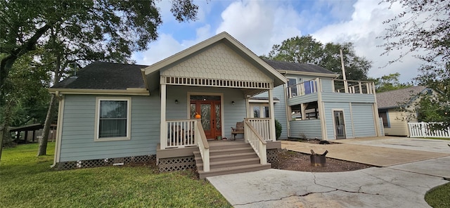 view of front facade featuring a front lawn