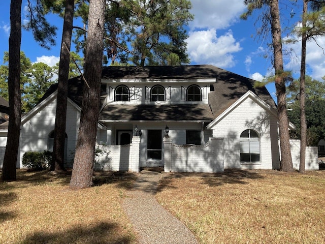 view of front of property with a front lawn