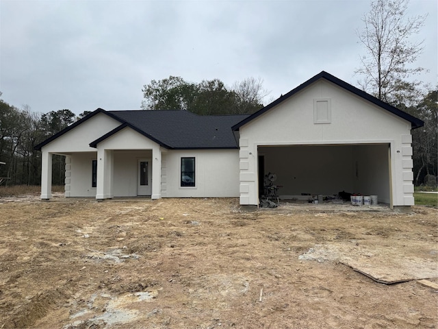 view of front facade with a garage