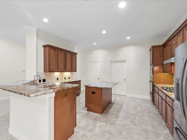 9410 Trinity Trail Ct, Cypress, TX 77433 - kitchen with a kitchen island, wall oven, backsplash, a peninsula, and recessed lighting