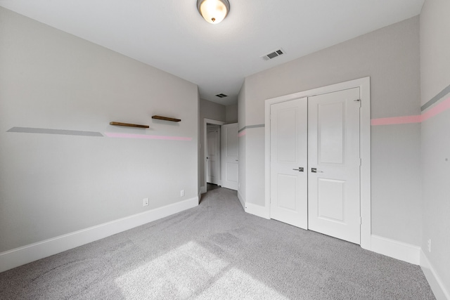 unfurnished bedroom featuring carpet flooring and a closet