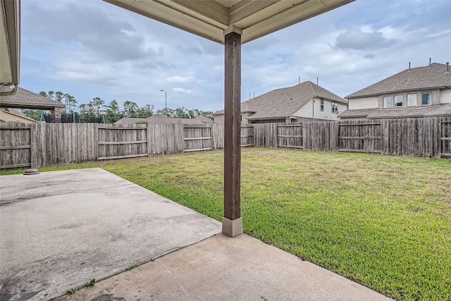 view of yard featuring a patio area