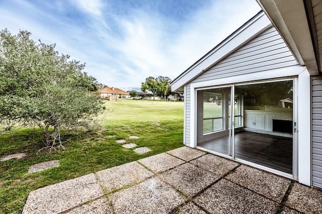 view of yard featuring a patio