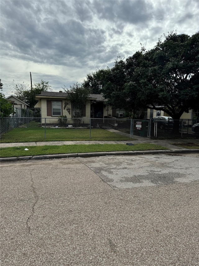 view of front of house with a front yard