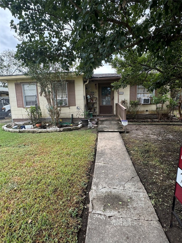 view of front facade with covered porch and a front lawn