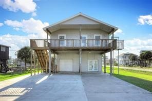 view of front of home with a garage and a front lawn