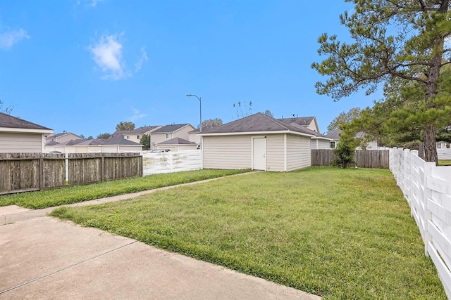 view of yard with a storage shed