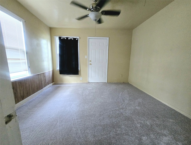 carpeted empty room featuring ceiling fan