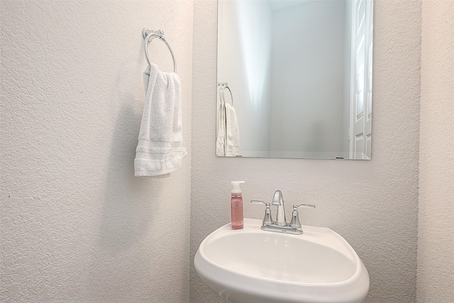 bathroom featuring sink