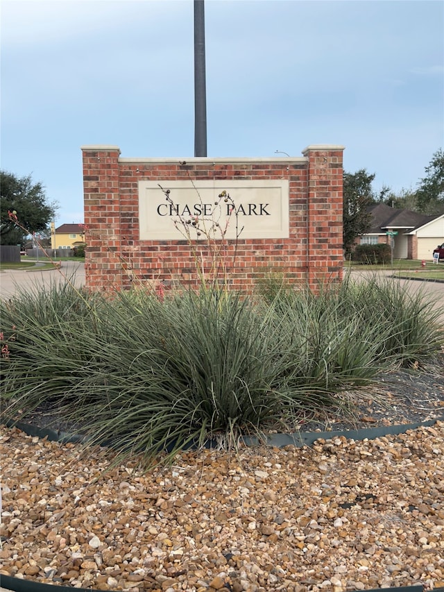 view of community / neighborhood sign