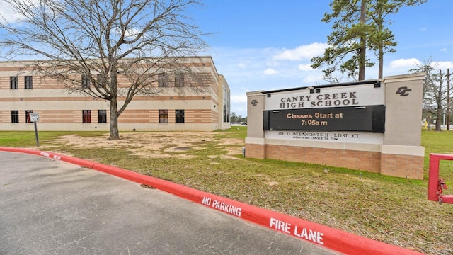 view of community featuring a lawn