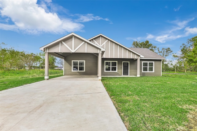 view of front facade with a front lawn and a carport