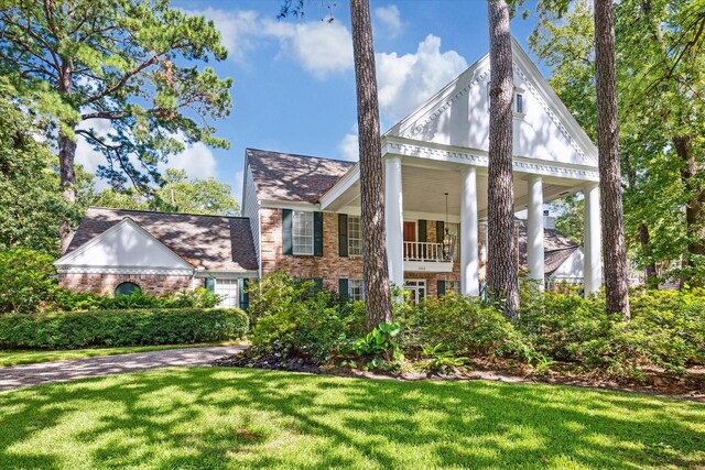 view of front of home with a front yard