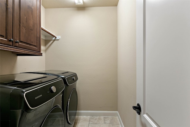 laundry room with cabinets and independent washer and dryer