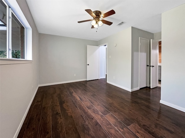 unfurnished room with dark wood-type flooring and ceiling fan