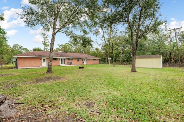 view of yard featuring a storage unit