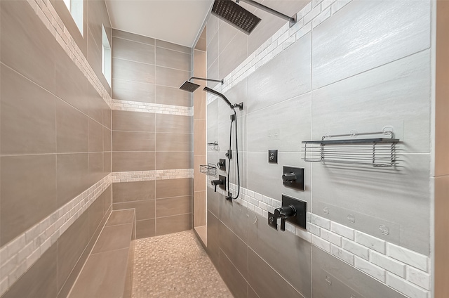 bathroom featuring tiled shower