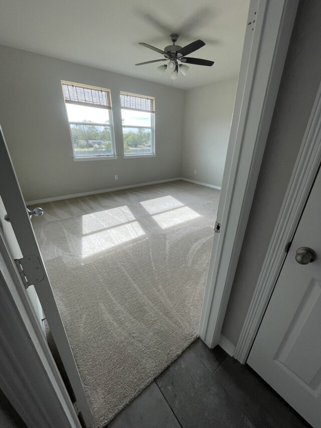 unfurnished room featuring carpet flooring and ceiling fan