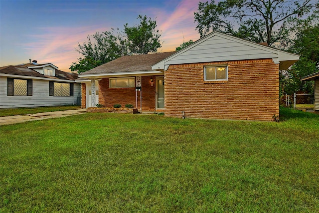 view of front of home featuring a yard