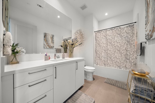 full bathroom featuring toilet, shower / tub combo with curtain, and vanity