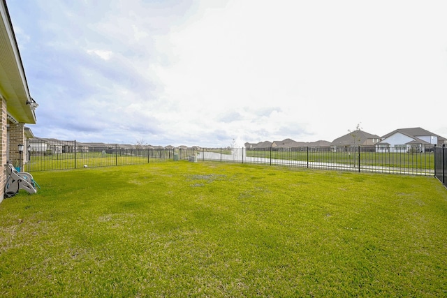 view of yard featuring a water view